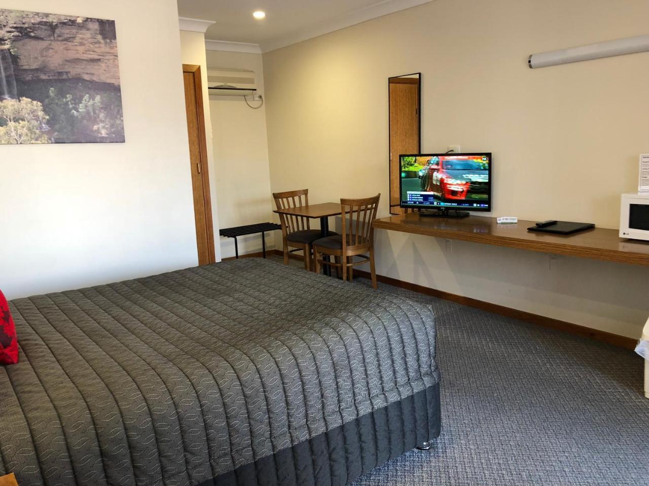 Roydons Motor Hotel 3*